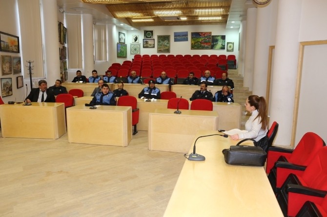 Burhaniyede Zabıtalara Empati Eğitimi