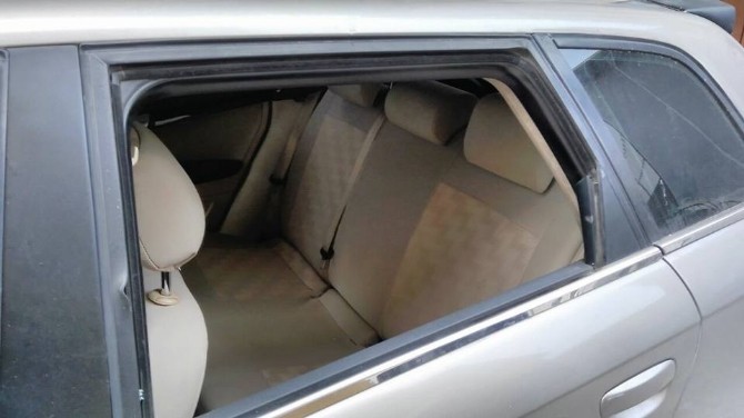 Bursada Araçların Camlarını Patlattılar