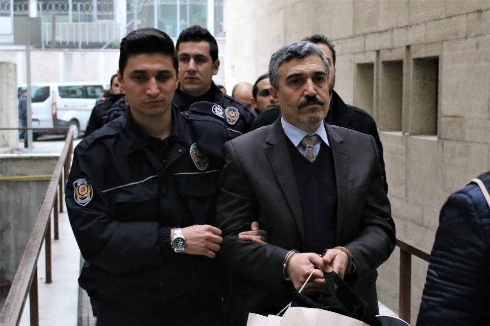 Bursada Fetö Operasyonunda Gözaltına Alınan 8 Akademisyen Adliyeye Sevk Edildi