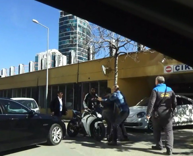 Bursada Tekme Tokat Yol Verme Kavgası