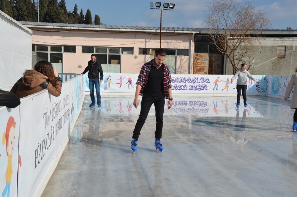 Buz Pisti 5 Marta Kadar Açık Kalacak
