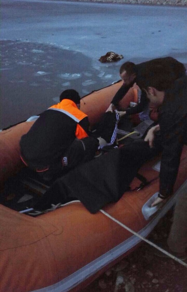 Buz Tutan Gölete Düşen Çocuğun Cenazesi Çıkarıldı