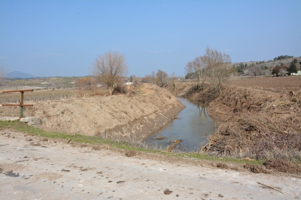 Çamköy Mahallesinin Sarma Çayı Temizlendi