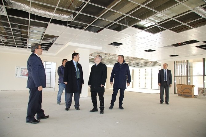 Çelikcan, Atakent Mahallesine Yapılan Park İnşaatını Gezdi