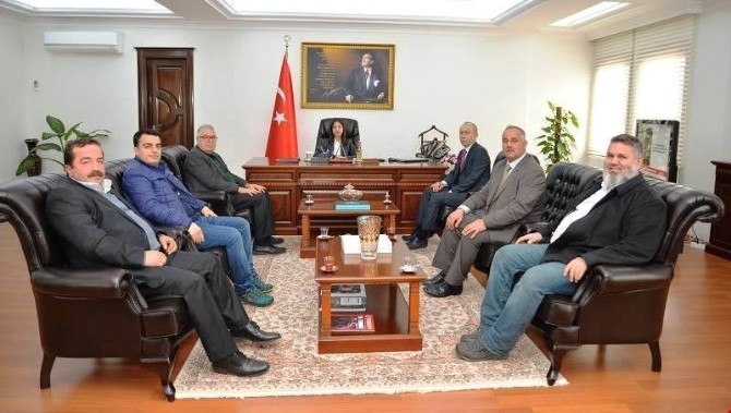 Çiçekçilerden Vali Yılmaza Ziyaret