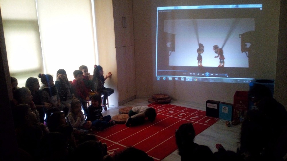 Çocuklar, Hacivat Ve Karagözle Öğreniyor