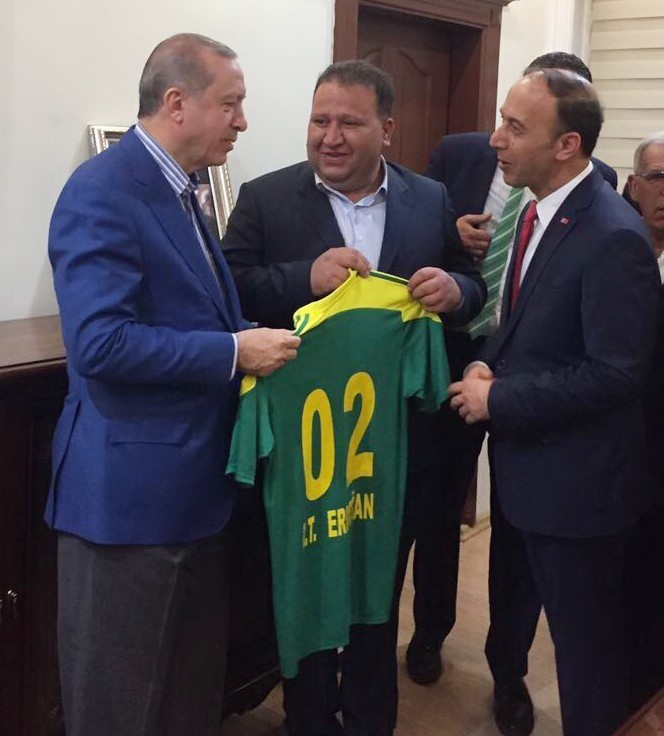 Cumhurbaşkanı Erdoğana Özel Forma Hediye Edildi