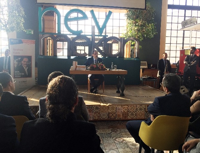 Cumhurbaşkanlığı Sözcüsü İbrahim Kalın, Üsküdarda Düzenlenen Söyleşi Ve İmza Gününde Okurlarıyla Bir Araya Geldi