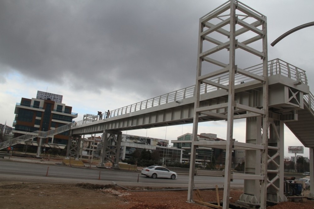 D-100Deki Üçüncü Yaya Köprüsünde Tabliyeler Konuldu