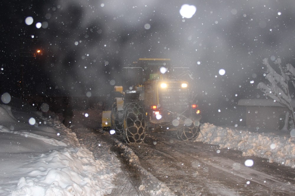 Düzcede 13 Köy Yolu Kar Nedeniyle Ulaşıma Kapalı