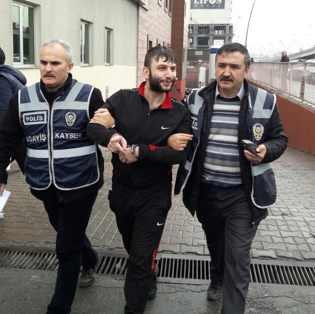 Eğitim Gördüğü Eski Okulundan 100 Bin Tllik Hırsızlık Yaptı