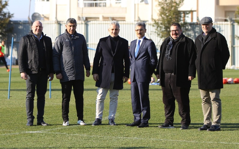 Emniyet Müdürü Bilgiçten Manisaspora Ziyaret