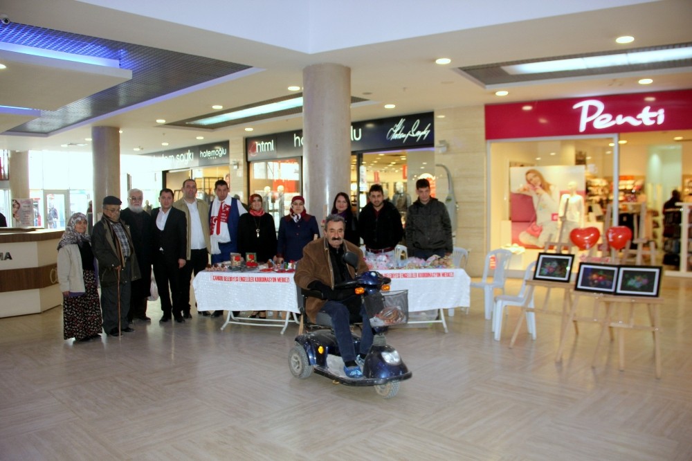 Engelliler El Emeklerini Sergiledi