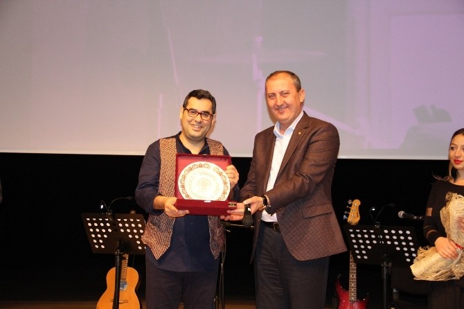 Enver Ayseverin Biga Anısı Dikkat Çekti