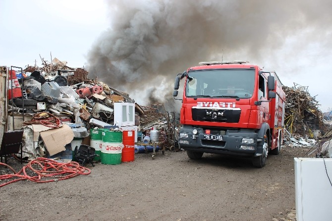 Eskişehirde Hurdalık Yangını