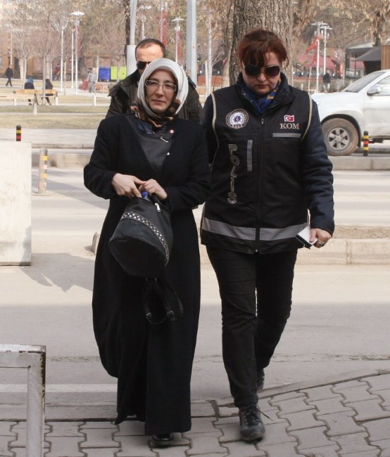 Fetö Ablası Olduğu İddia Edilen Kadın Adliyeye Sevk Edildi