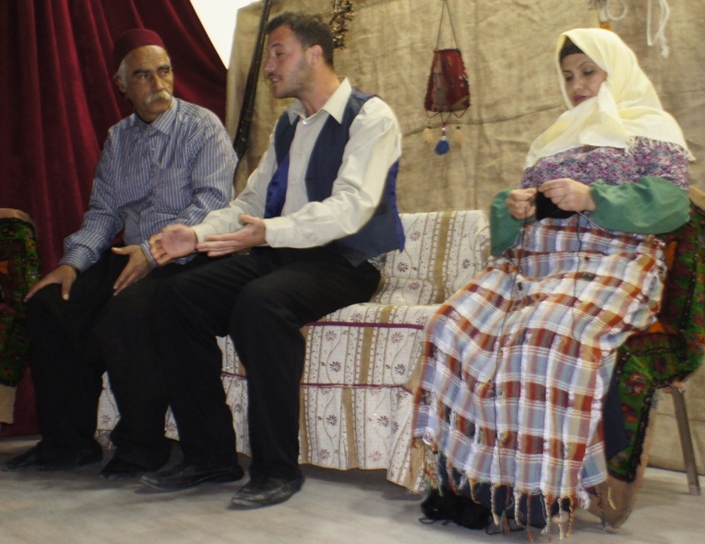 Fetönün Darbe Girişimi Tiyatroyla Anlatıldı