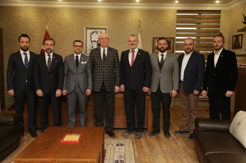 Genç İşadamlarından Başkan Kurta Ziyaret