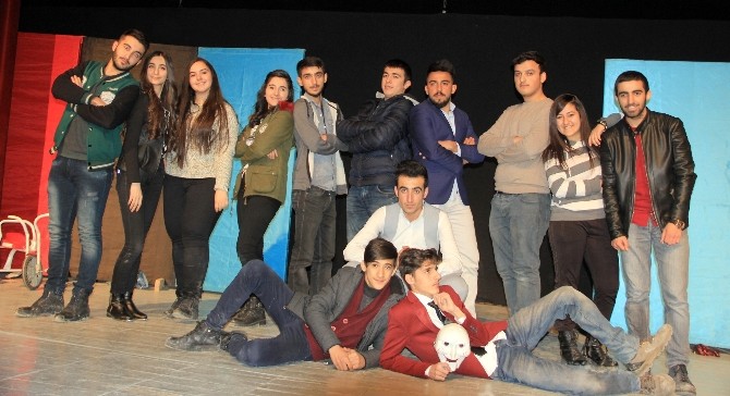 Grup Mizahtan Tiyatro Oyunu