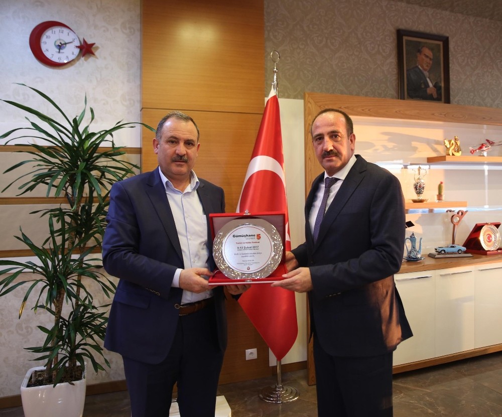 Gümüşhanelilerden Başkan Duruaya Teşekkür Plaketi