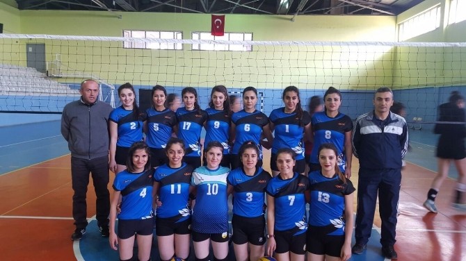 Hakkari Gençlik Spor Kulübü Voleybol Takımı Grup Birincisi Oldu