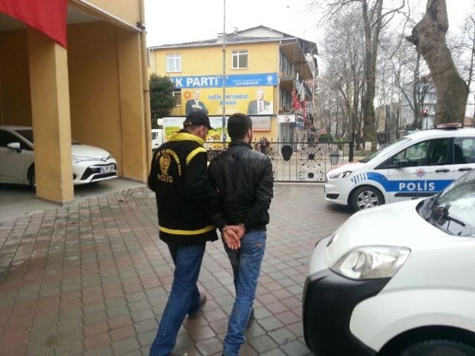 Hendekte 106 Gram Esrar Ele Geçirildi