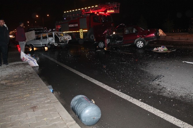 Hurdaya Dönen Otomobilin İçerisinden Sağ Çıktı