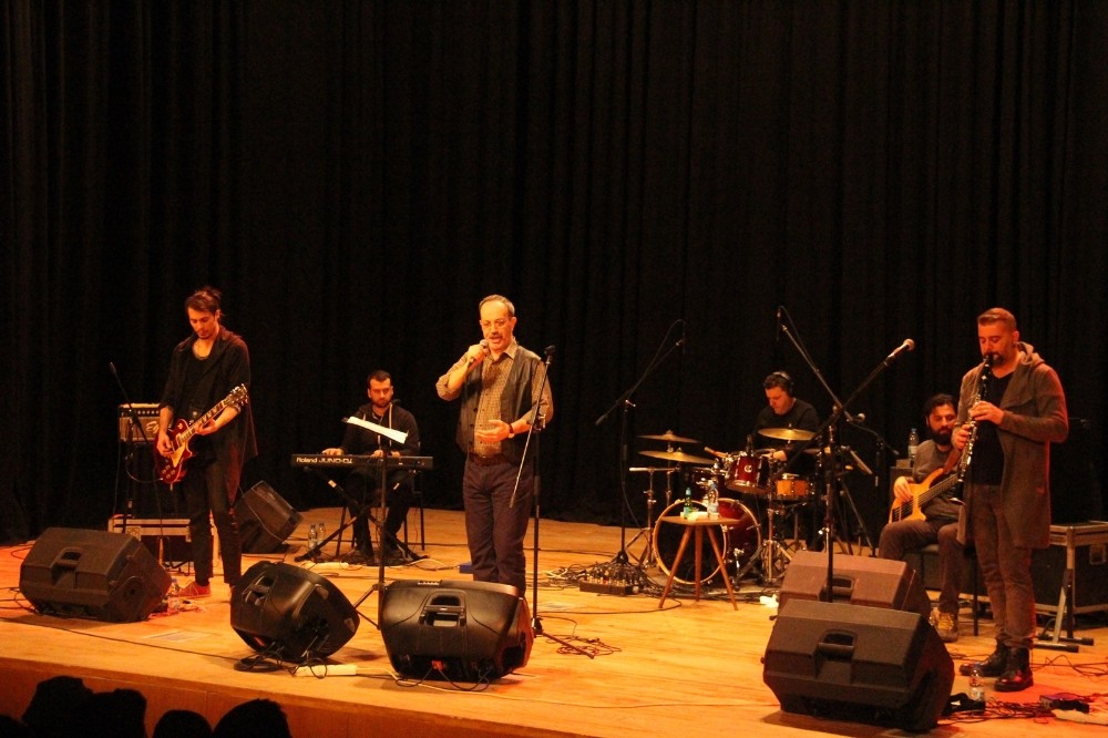 Hüsnü Arkandan Bergamalı Hemşehrilerine Unutulmaz Konser