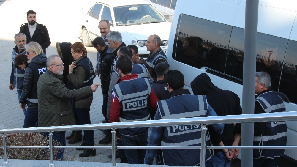 Huzur Operasyonunda 5 Tutuklama