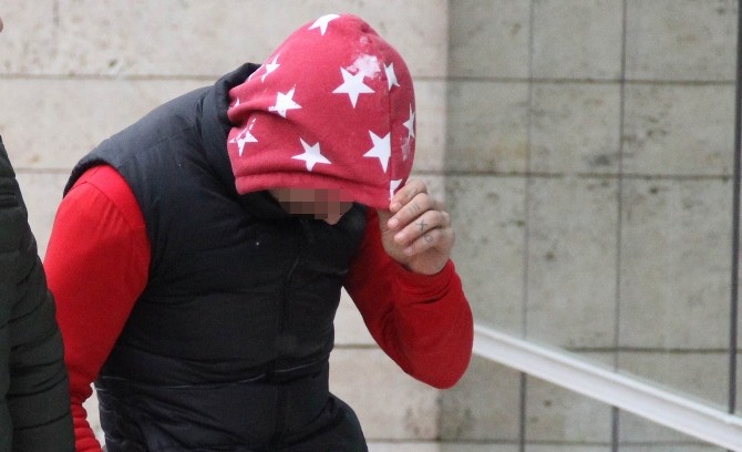 İç Çamaşırında Bonzai Ele Geçen Genç Tutuklandı