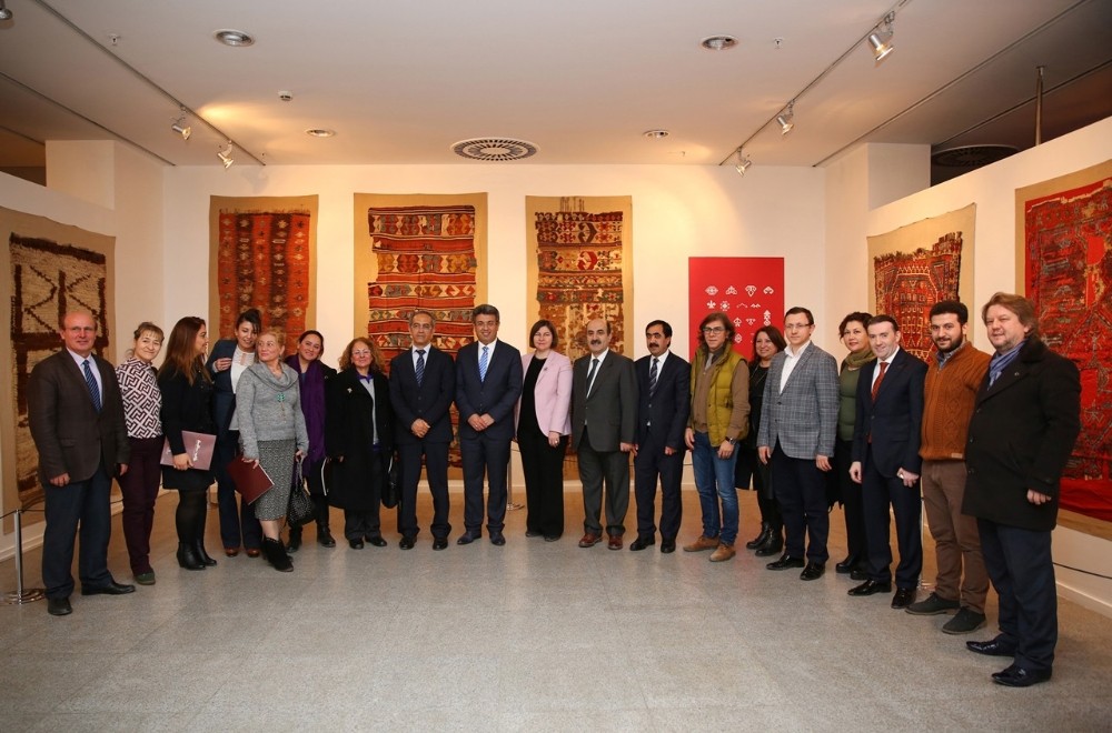 İlmek İlmek Emek Kokan Sergi ‘İlmekten Motife