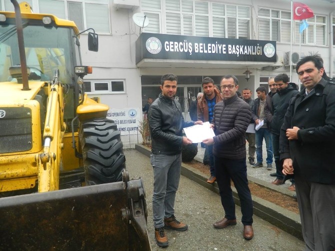 İş Makinesi Operatörlük Kursiyerleri Belge Aldı