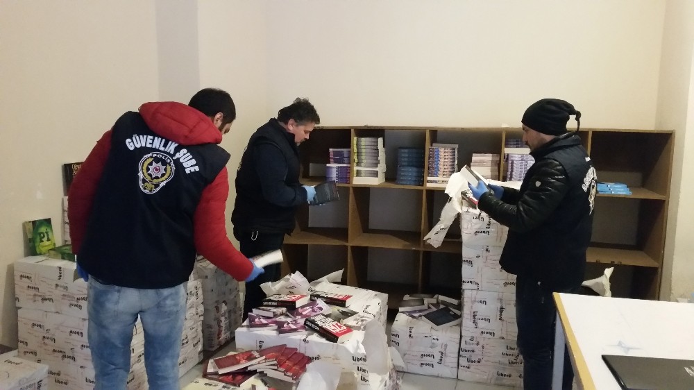 İstanbulda 220 Bin Tllik Korsan Kitap Operasyonu