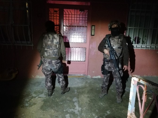 İstanbulda Zehir Tacirlerine Şafak Operasyonu