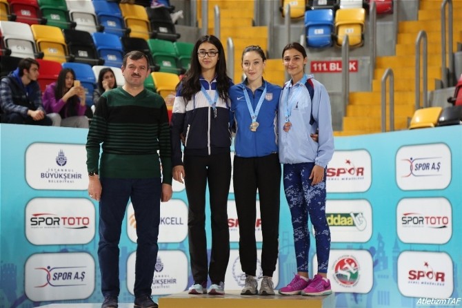 İzmire 3 Madalya İle Döndüler