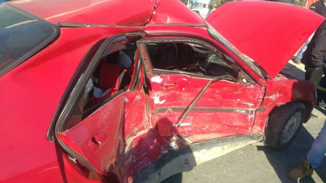 Karamürselde Trafik Kazası: 3 Yaralı