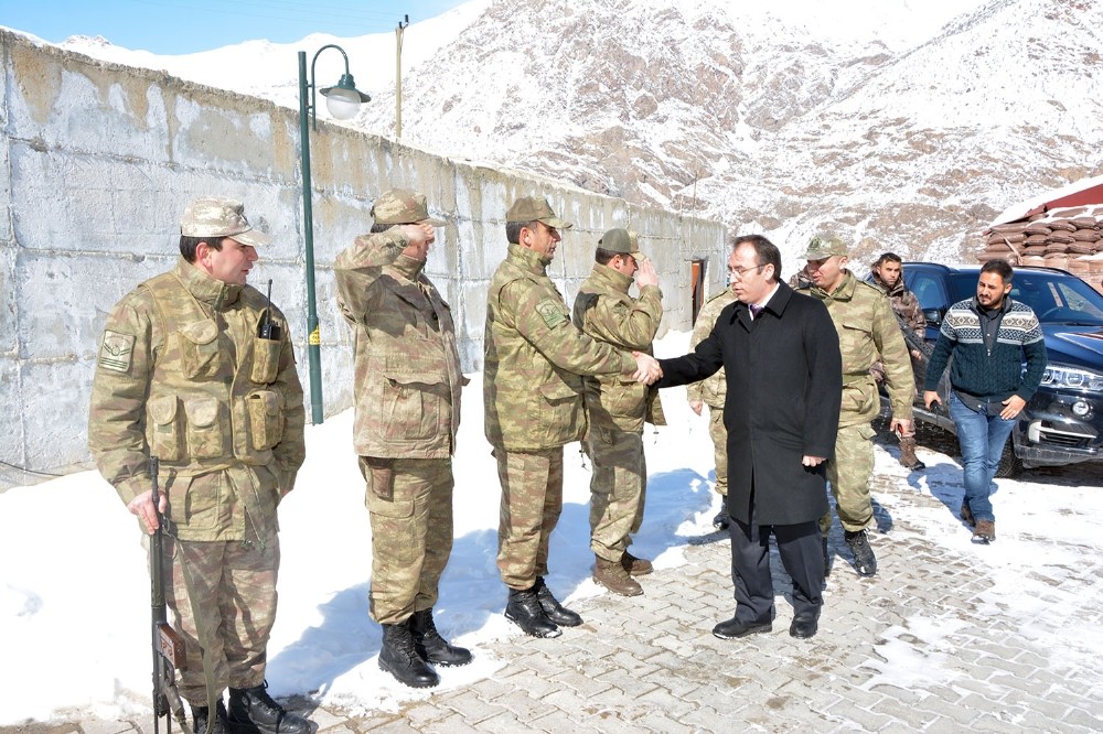 Kaymakam Akgülden Karakol Ve Şehit Ailesini Ziyaret