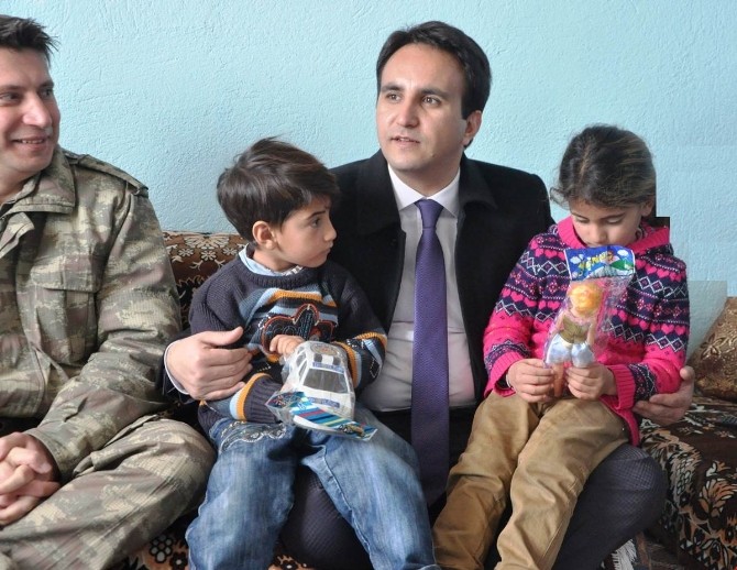 Kaymakam Dündardan Şehit Korucu Ailelerine Ziyaret