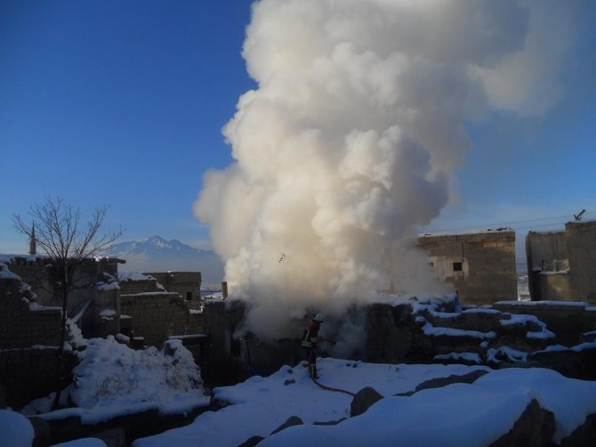 Kayseride Çıkan 3 Ayrı Yangında Maddi Hasar Meydana Geldi