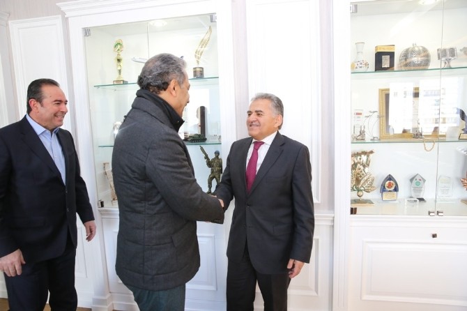 Kayserispor Başkanı Yönetim Kurulu Üyeleri Başkan Büyükkılıçı Ziyaret Etti