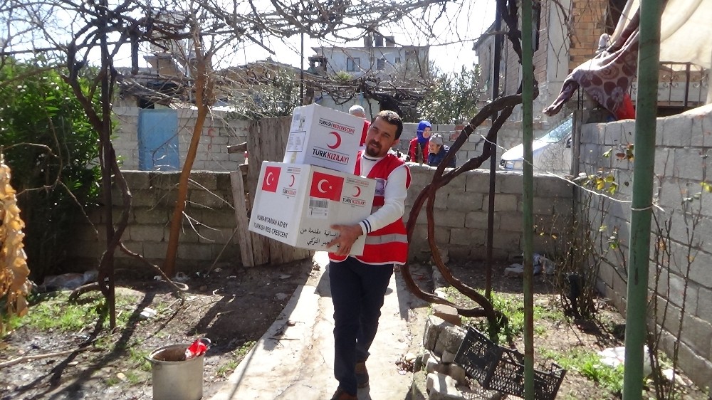 Kızılaydan Alıcı Ailesine Yardımlar Devam Ediyor