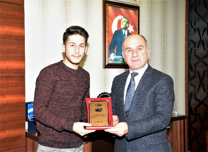 Ktülü Gençler Teşekküre Geldi