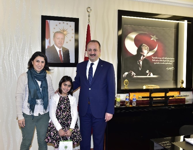 Küçük Beril Sorularını Akgüle Sordu