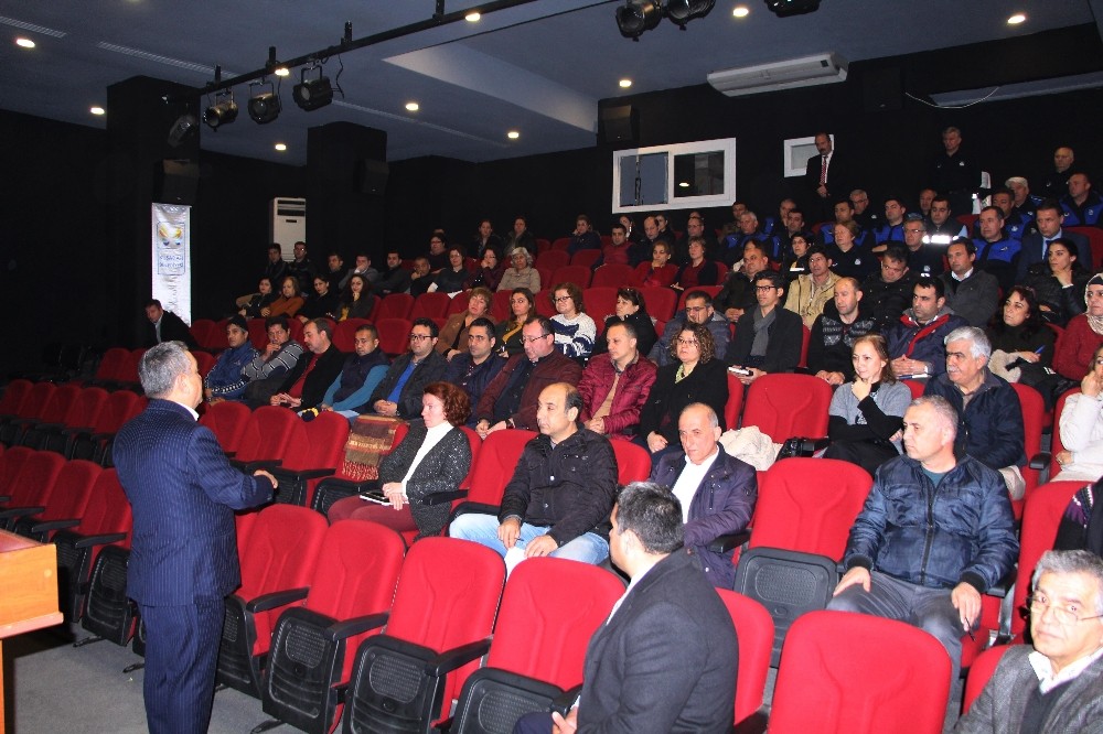 Kuşadasında Belediye Personeline Seminer