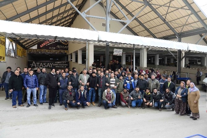 Kuşadasında Pazarcıların Eylemi Sürüyor