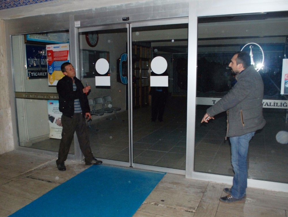 Kütahyada Valilik Önünde İntihara Teşebbüs