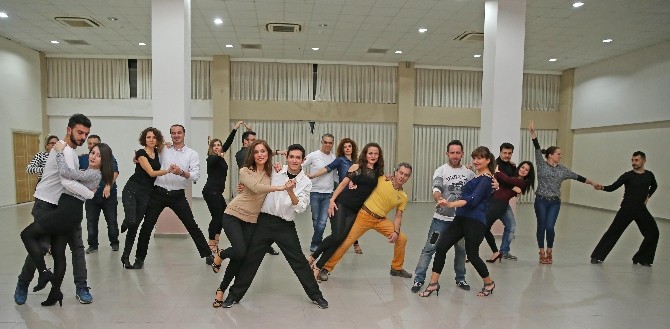 ‘Latin Havası Karşıyakayı Sardı