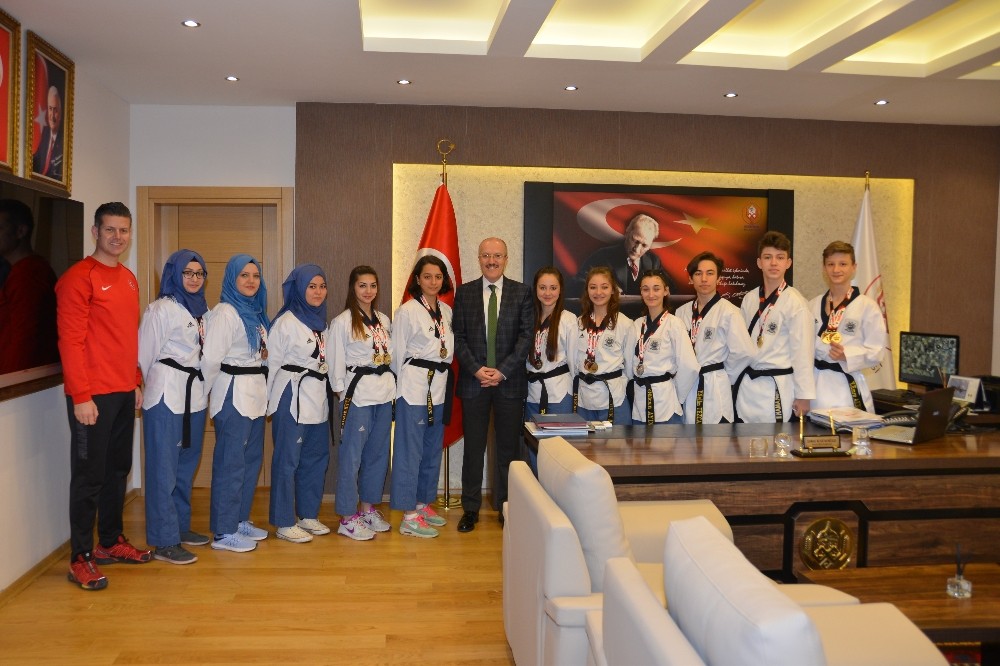 Madalya Avcıları Başkan Kafaoğlunu Ziyaret Etti