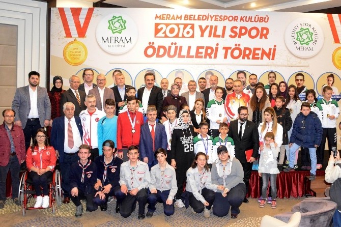 Meramda Sporcular Altınla Ödüllendirildi
