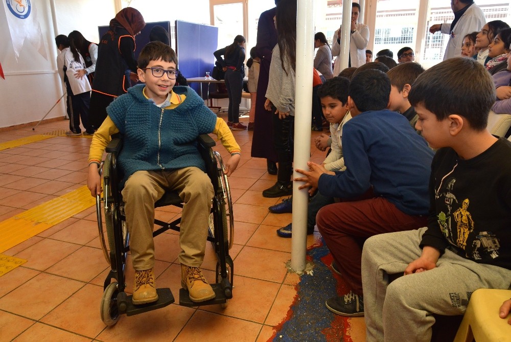 Mersinde Engelleri Empati İle Aşalım Etkinliği